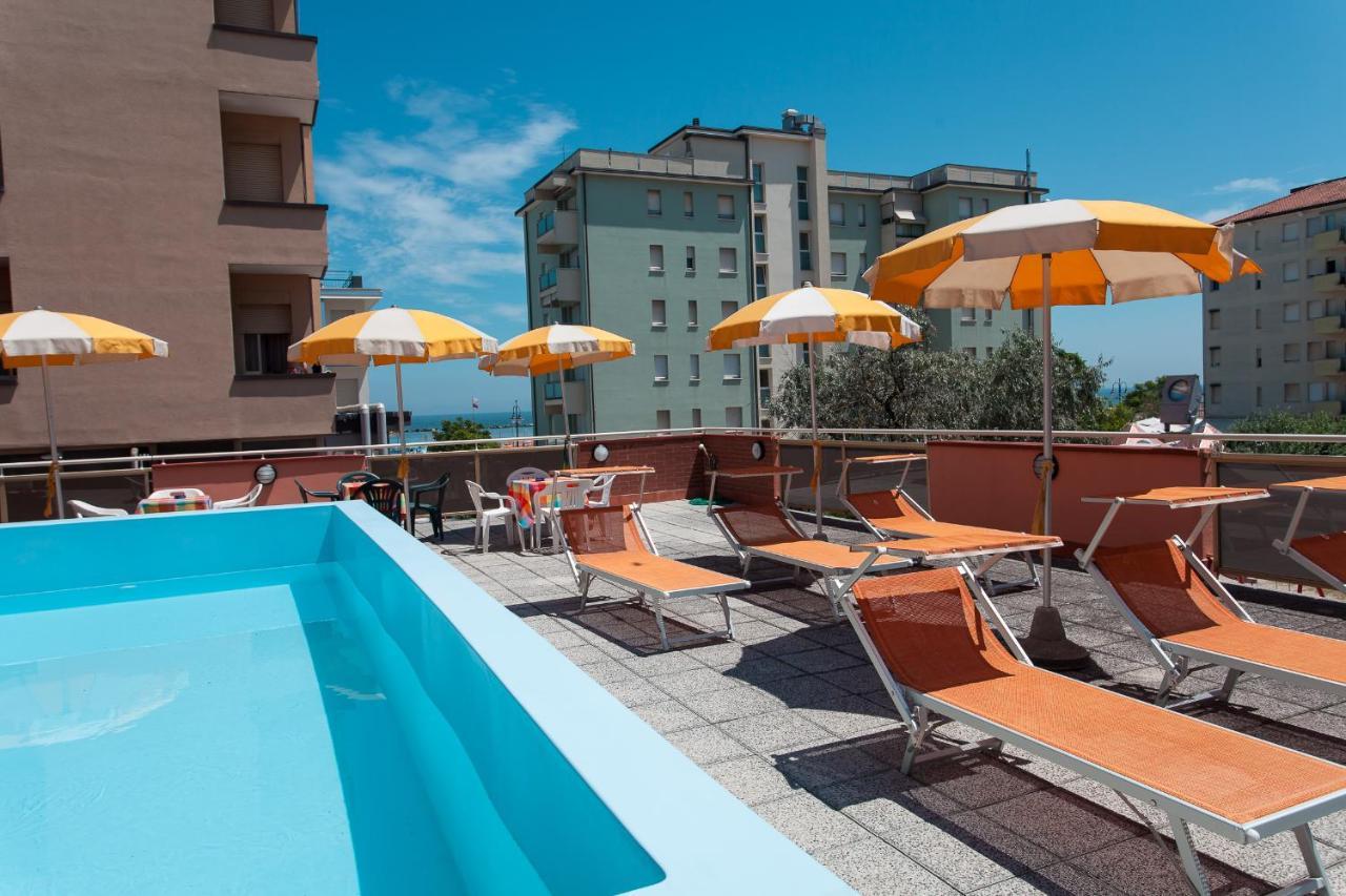 Hotel Joli 切塞纳蒂科 外观 照片
