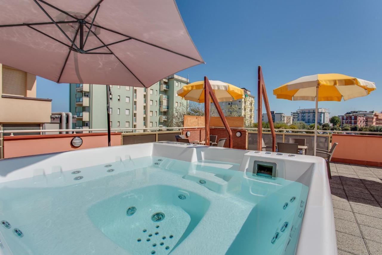 Hotel Joli 切塞纳蒂科 外观 照片
