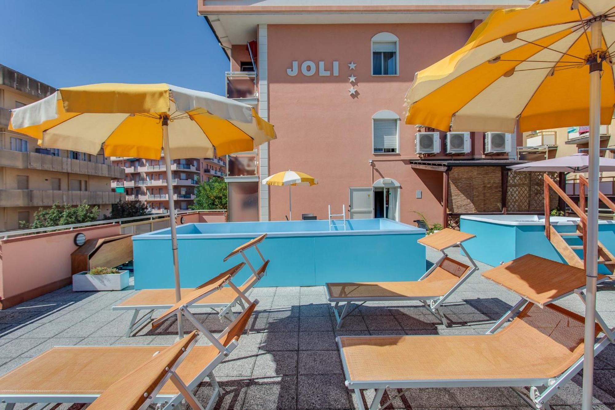 Hotel Joli 切塞纳蒂科 外观 照片