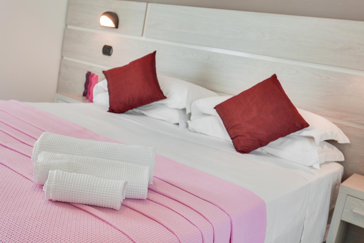 Hotel Joli 切塞纳蒂科 外观 照片